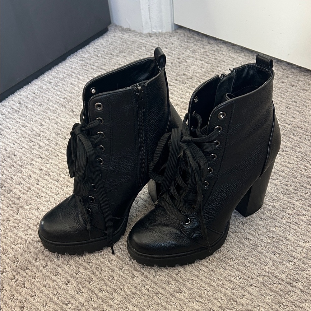 Steve Madden Black Lace-Up Boots